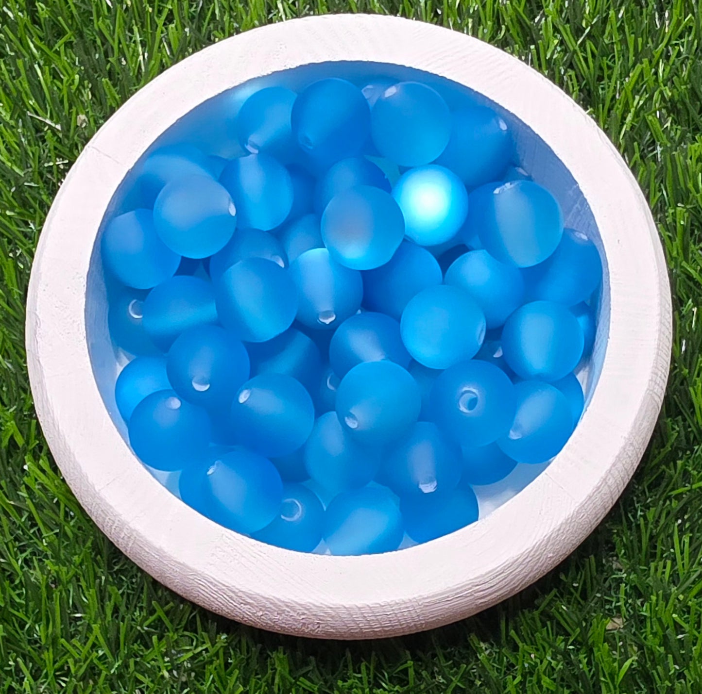 16mm frosted cat eye acrylic beads.
